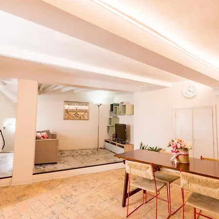 In Centro Via Porta Fuga *